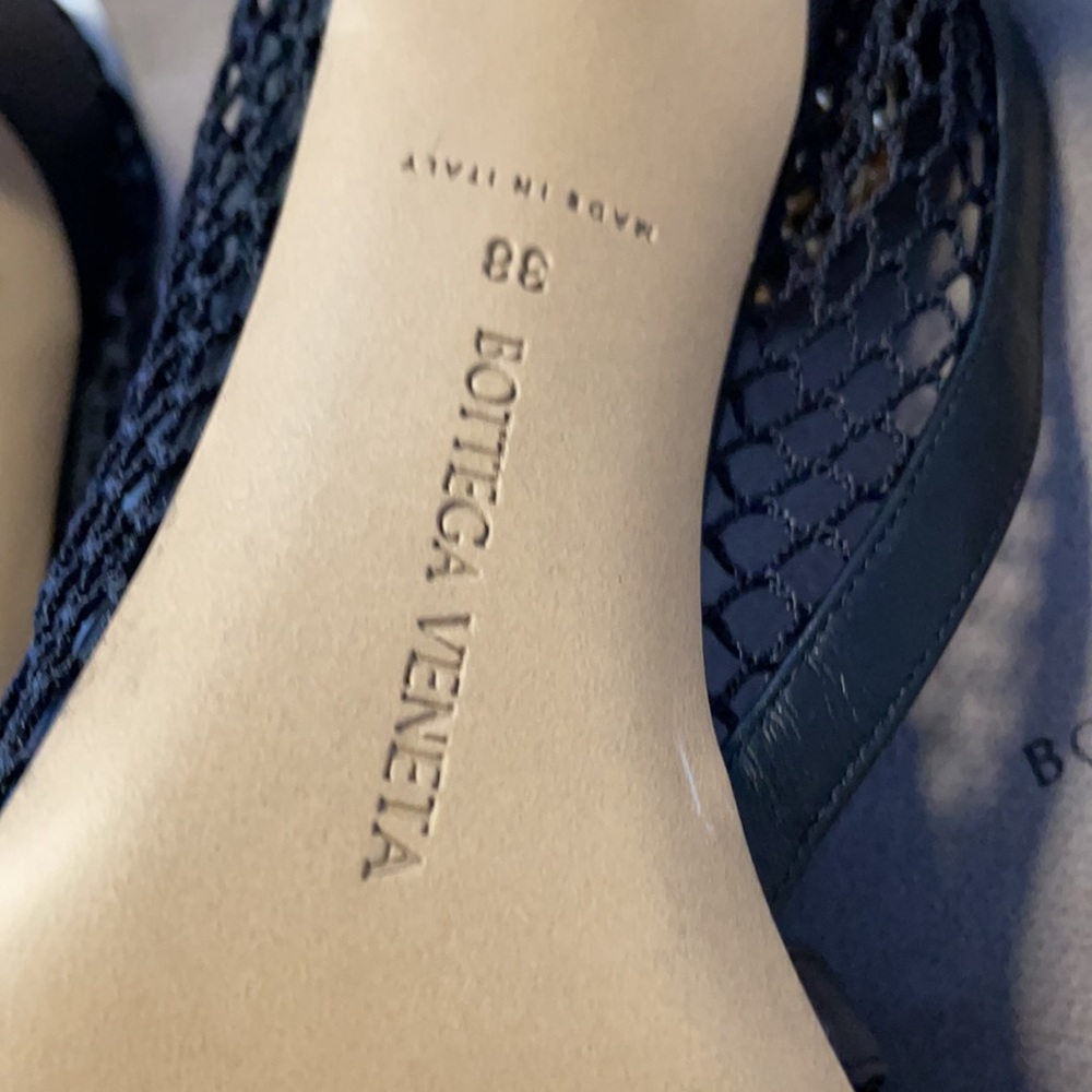 BOTTEGA VENETA Chain-embellished macramé and leather pumps Black - Picture 10 of 16